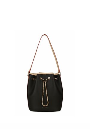 Schwarze Lederschultertasche im Bucket-Stil mit beigem Rand, goldener Ketten-Zugverschluss und einem beigen Schulterriemen.