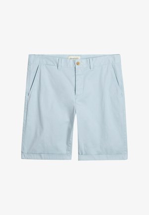 Shorts di cotone blu chiaro con taglio dritto, dotati di due tasche frontali, chiusura con bottone e un orlo cucito sottile.