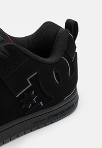 DC Shoes COURT GRAFFIK UNISEX - Sapatilhas - black/red