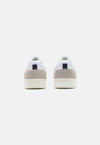 Jack & Jones JFWDANG COMBO - Baskets basses - bright white/red/dahlia
