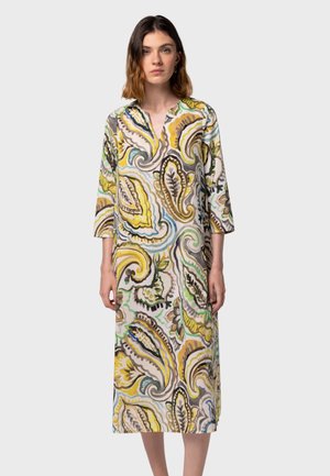 Robe longue à motifs avec des designs paisley et floraux en jaune, vert, gris et bleu. Tissu doux avec un décolleté en V et des manches 3/4.