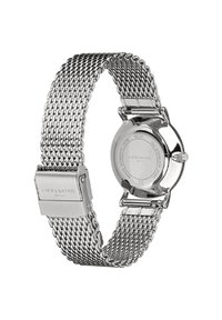 Zilveren roestvrijstalen horloge met een mesh band, ronde kast en klittenbandsluiting. Achterkant gemarkeerd met merk- en waterbestendigheidsgegevens.