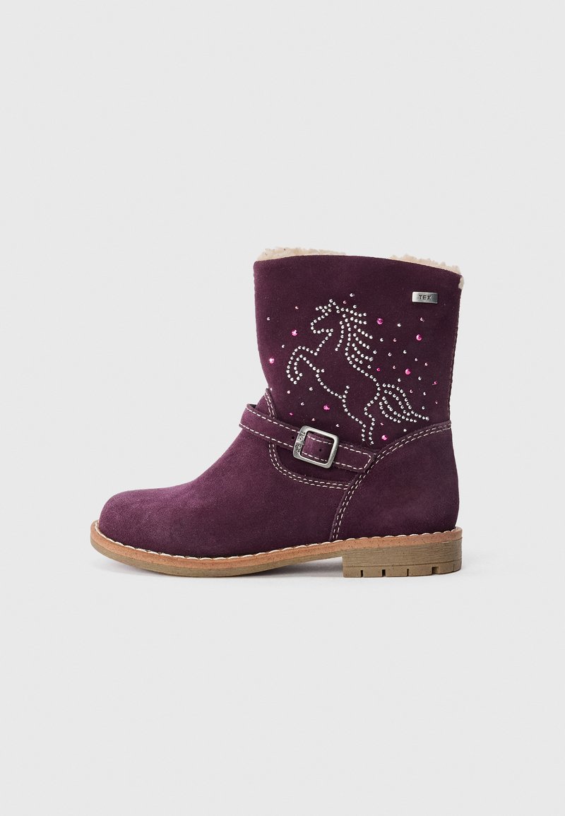Paarse suède enkellaars met een fake fur voering, versierd met een eenhoornontwerp en rhinestones, met een gesp en een houten zool.