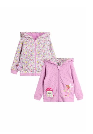 Due giacche con cappuccio in zip: una con un motivo floreale nei colori viola, rosa e giallo, l'altra rosa unita con pois e un patch di una fata.
