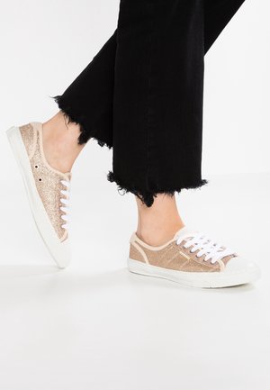 Sneakers - gold-coloured
