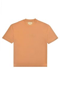 Meruňkově zbarvené bavlněné tričko s kulatým výstřihem, krátkými rukávy a jemným výšivkou značky pod výstřihem. Měkká textura, uvolněný střih.