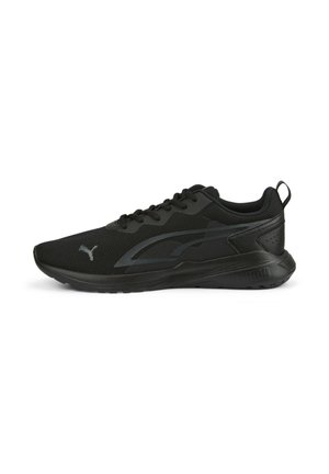 Scarpe sportive nere con tomaia in mesh, design con lacci, suola in gomma e dettagli del logo sottili. Presentano un colletto imbottito per il comfort.
