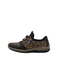Baskets en imprimé léopard avec une tige en cuir noir, une fermeture éclair décorative, une texture tissée, et une semelle en caoutchouc avec un bord texturé.
