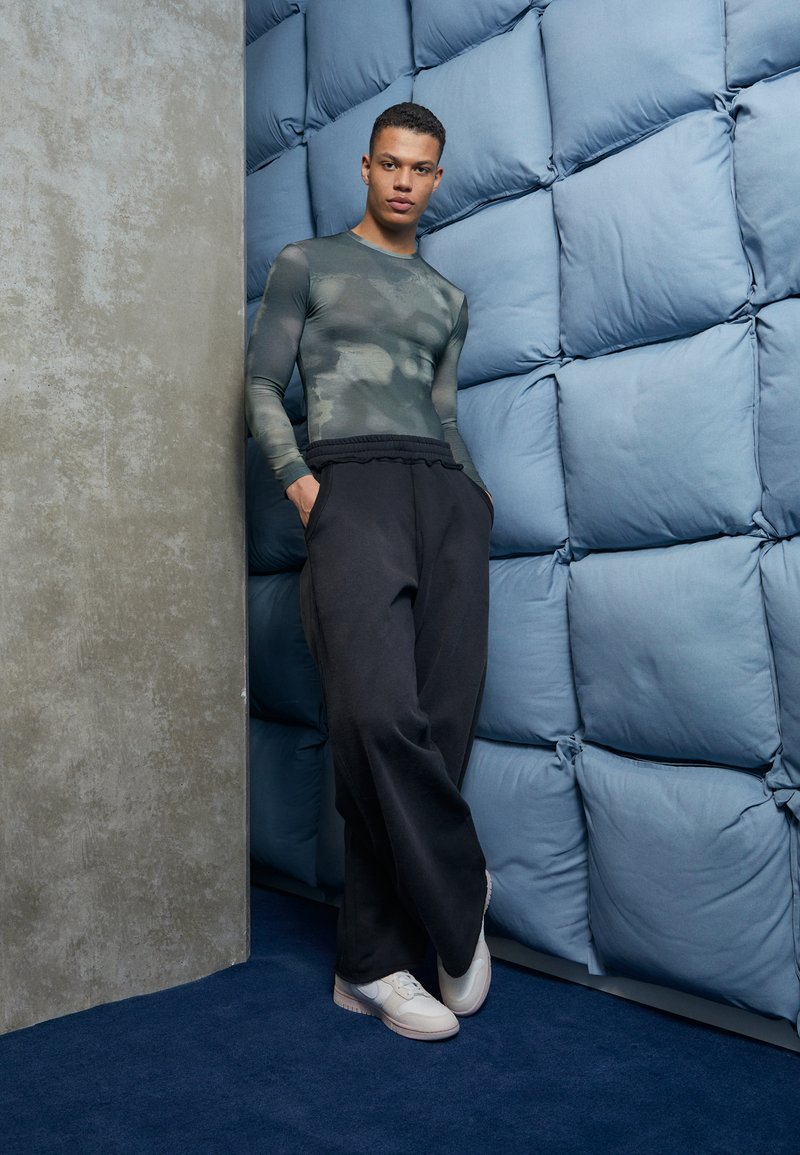 Jaded London COLOSSUS BAGGY FIT JOGGER - Tracksuit bottoms - black 