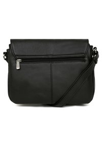 Borsa a tracolla in pelle nera con pattina pieghevole, tasca frontale con zip e tracolla regolabile. Finitura testurizzata con cuciture visibili.