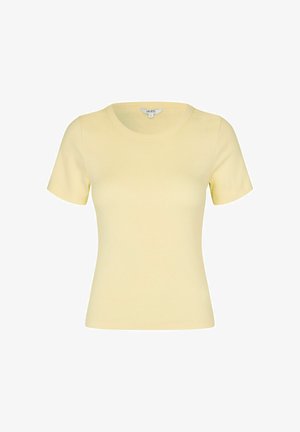 Tricou galben deschis, cu mâneci scurte, cambrat și cu dungi fine, cu decolteu rotund, prezentat pe un fundal alb.