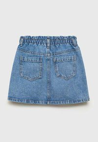 Denim krilo z nabiranjem in elastičnim pasom, svetlo modre barve, z dvema zadnjima žepoma in razširjenim krojem s čistim robom.