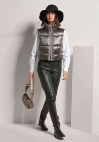 MADELEINE LEICHTE STEPP MIT GLANZ-EFFEKT - Bodywarmer - graphite