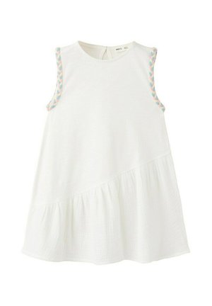 Robe blanche sans manches pour tout-petit avec jupe froncée et bordure tressée pastel aux emmanchures, fermeture au dos par bouton.