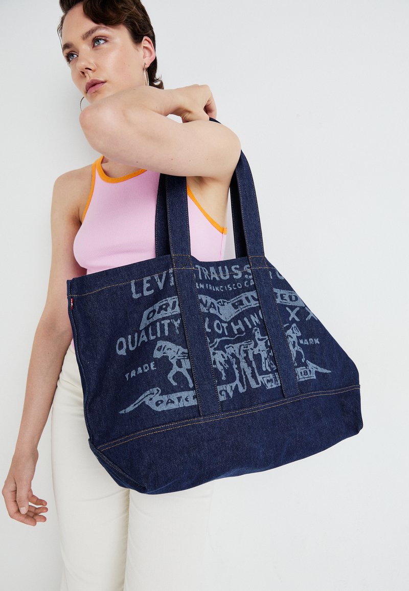 Levi's® WOMEN'S TWO HORSE TOTE - Geantă de pânză - jeans blue/denim ...