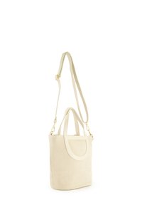 Beige ruskind tote bag med en afrundet top, doble håndtag, justerbar lang rem og guldfarvede hardware detaljer.