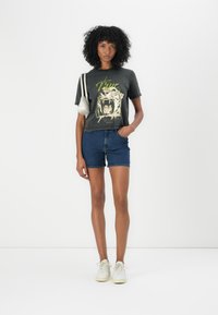 JDY JDYFAROCK ELINA - Print T-shirt - black