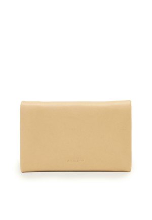 Clutch rectangular de cuero beige con textura suave y sutil logo en relieve de AllSaints en la parte inferior central.