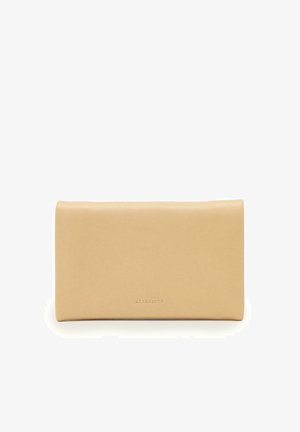 Pochette rectangulaire en cuir beige avec une texture lisse et un logo AllSaints subtilement embossé au centre en bas.