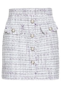 Gonna in tweed intrecciato bianco con accenti viola. Presenta dettagli con bottoni perla e due tasche frontali con bordi sfilacciati.
