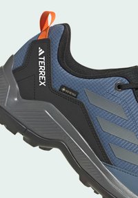 Adidas Terrex EASTRAIL GORE-TEX® HIKING - Zapatillas de trail running - steel   grey three   semi impact orange