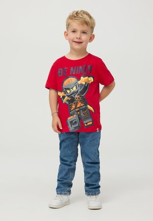 Terranova CON LEGO NINJAGO® - T-shirt con stampa - rosso vivo