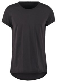 Prosta czarna koszulka z krótkim rękawem, z podwiniętymi mankietami, okrągłym dekoltem i nieco dłuższym, lekko zaokrąglonym tyłem.