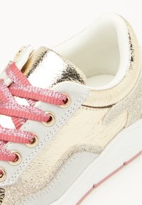 Friboo Sneakersy niskie