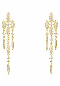 Orecchini d'oro con un design floreale, caratterizzati da più anelli adornati con pietre trasparenti brillanti. Le forme lunghe ed allungate accentuano l'eleganza.