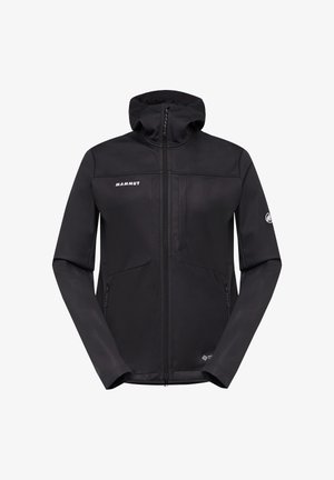 Giacca softshell nera con colletto alto, zip frontale completa e design minimalista. Presenta un logo del marchio e due tasche laterali con zip.