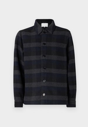 Melnā un pelēkā krāsā raibs krekls-jaka ar garām piedurknēm, pogu priekšpuses aizdare un klasiskā apkakle. Izgatavots no teksturētas auduma.