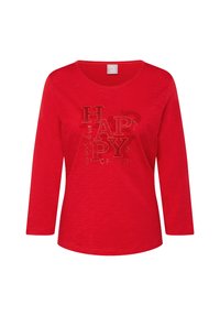 Rotes Langarm-T-Shirt mit Rundhalsausschnitt. Verfügt über eine strukturierte Schriftzug mit der Aufschrift "HAPPY" und dekorative Akzente in kontrastierender Farbe.