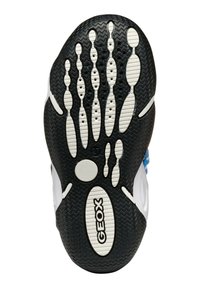 Svart gummisula med en unik ventilationsdesign, omgiven av vita detaljer och texturerad med djupa spår för grepp.