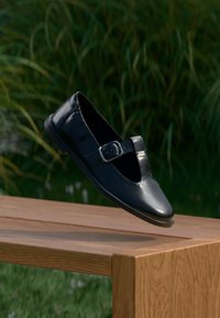 Επιλέχθηκε, black