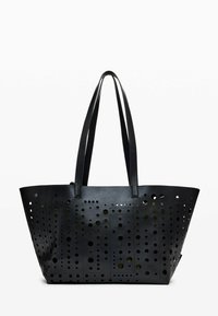 Sac cabas noir en cuir perforé, présentant des motifs de trous, deux longues anses et une forme structurée.