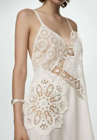 Mango Cocktailjurk - off-white