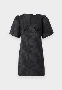 Čierne šaty s krátkymi nariasenými rukávmi, s kvetinovou výšivkou, hlbokým V-výstrihom a skrytým zipsom na zadnej strane. Hladká textúra.