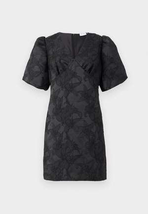 Svart kjole med korte pufferm, med blomsterbroderi, dyp V-hals og usynlig glidelås bak. Glatt tekstur.