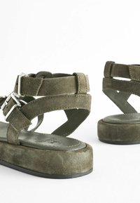 Next FOREVER COMFORT GLADIATOR - Gyalogló szandálok - khaki green