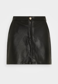 Schwarzer Leder-Minirock mit einer figurbetonten Taille, vorderer Knopfleiste und einem Zickzack-Nahtdetail. Glatte Textur und polierte Oberfläche.