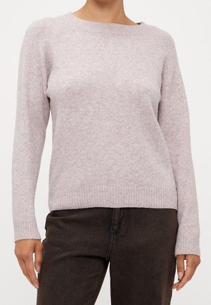 Pull en maille rose clair avec des poignets et un ourlet côtelés. Coupe décontractée et col rond. Texture douce, design minimal, idéal pour le superposition.