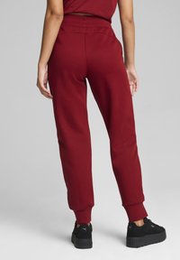 Puma ESS - Pantalones deportivos - intense red