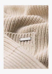 Ausgewählt, light beige