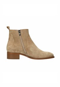 Beige suède enkellaars met textuurelementen, zijritssluiting en een lage houten hak. Platte zool en ronde neus.