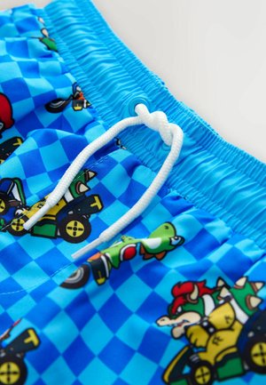 Blaue Badeshorts mit kariertem Muster und Zeichentrickfiguren, einem weißen Kordelzug und elastischem Taillenbund.