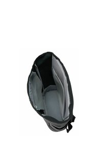 Borsa nera a forma cilindrica, realizzata in materiale resistente. L'interno presenta un rivestimento grigio e più scomparti per l'organizzazione.