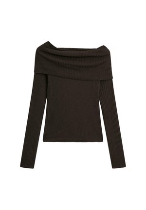 Maglione a coste di un marrone scuro con maniche lunghe e un ampio collo ripiegato off-the-shoulder.