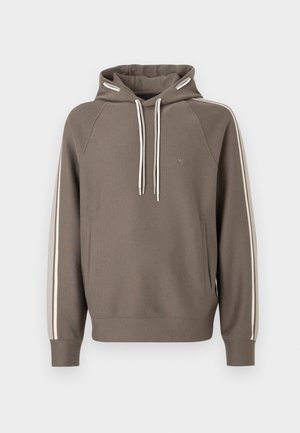 Rjava jopa iz mehke tkanine, z belimi stranskimi črtami, nastavljivo zategovalno vrvico, žepom kenguru in majhno logotipom na prsih.