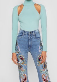 Alice + Olivia Strickpullover - light blue