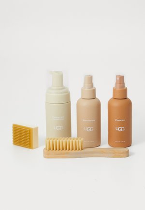 CARE KIT UNISEX - Tilbehør til skopleje - white